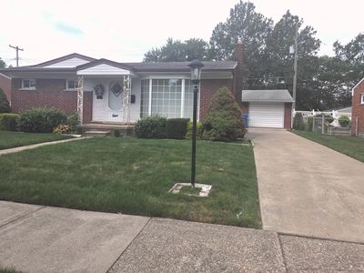 5454 Cranbrook St, Dearborn Heights, MI, 48125