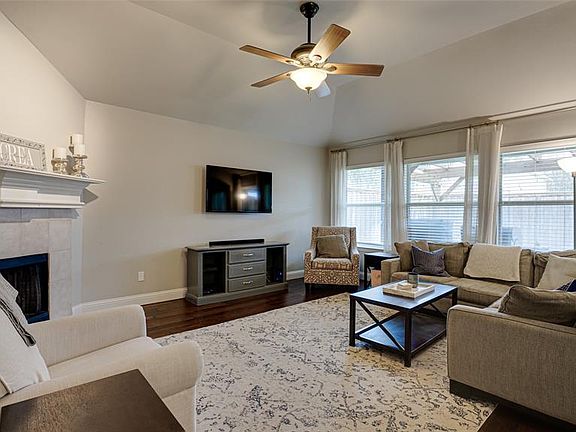 2nd image of 6208 Candletree Ln