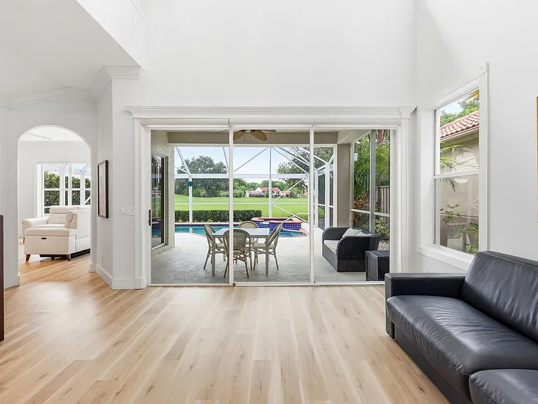 2 Monterey Pointe Dr — Photo 3