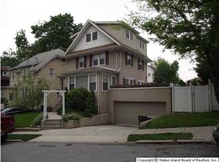69 Duer Ln, Staten Island, NY 10301
