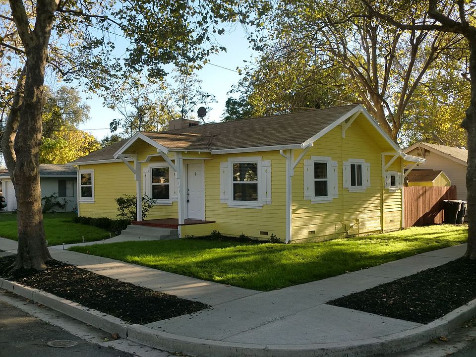 Remodeled corner lot!