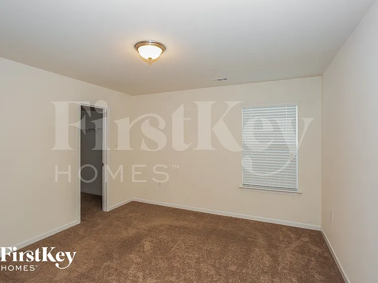 3282 Runneymede St SW — Photo 12