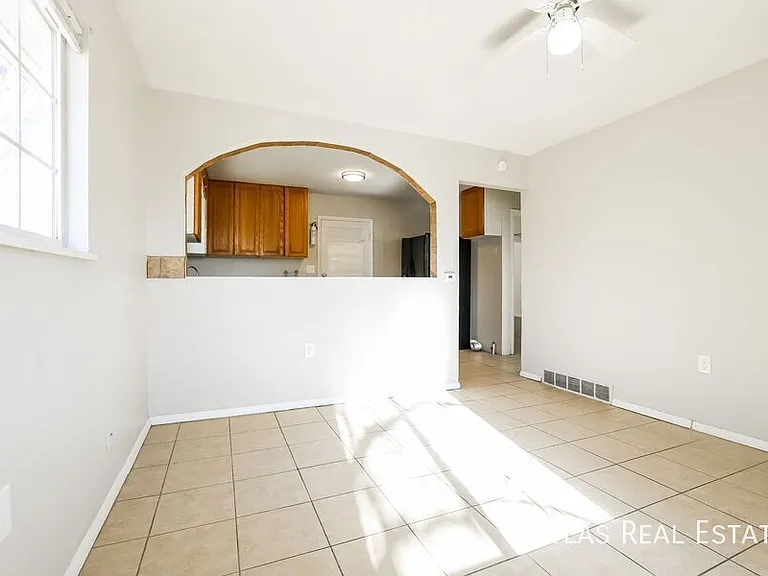881 E Egbert St — Photo 15
