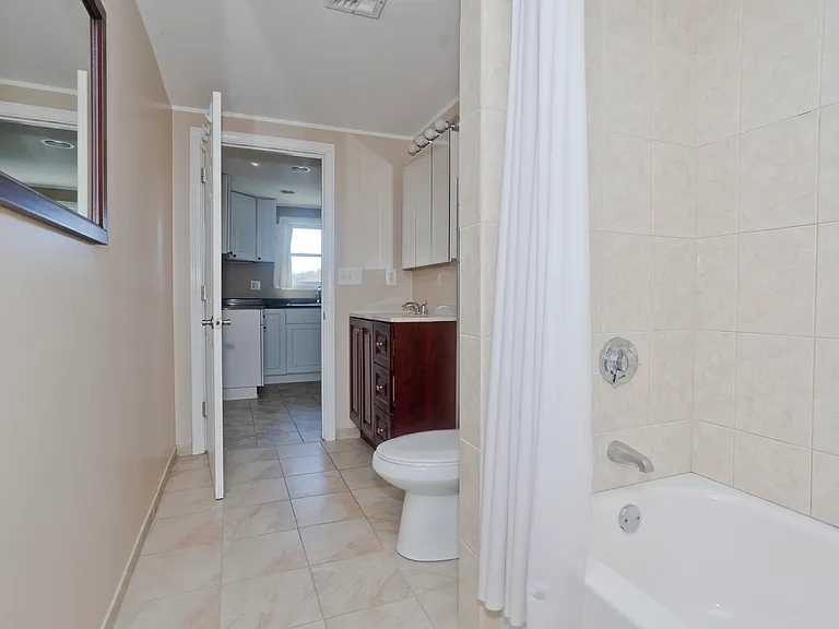 111 Quartus St #2 — Photo 9