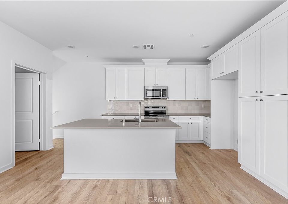 1st image of 9421 1/2 N Sepulveda Blvd #6