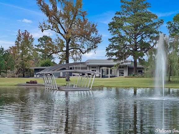 2nd image of 613 Moore Rd