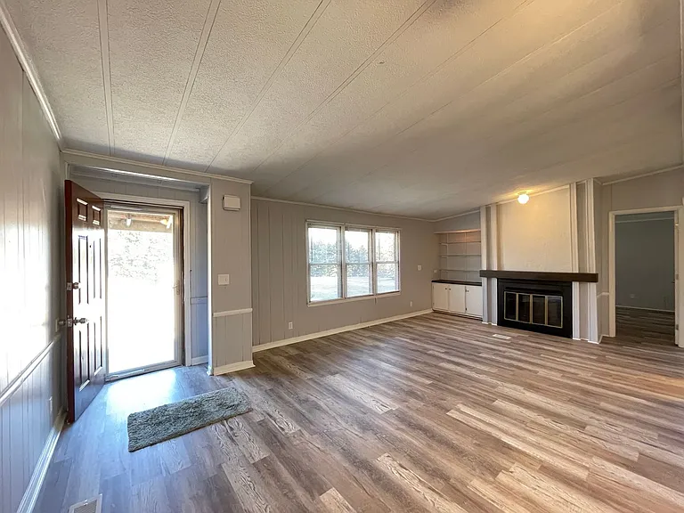 208 Country Club Rd — Photo 2