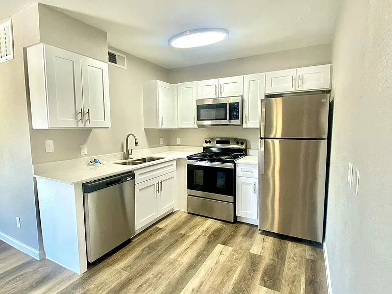 Athens Townhomes — Photo 43