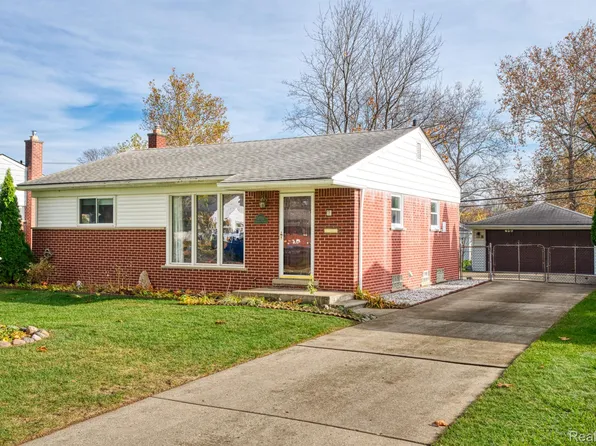 17712 Deering St, Livonia, MI 48152