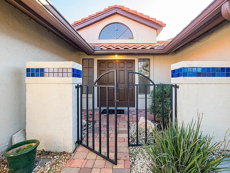 4034 E Corrientes Ct