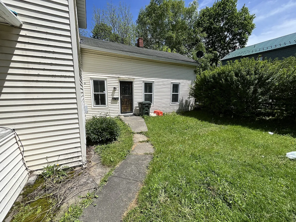 Building Photo - 31 Hazzard St #2