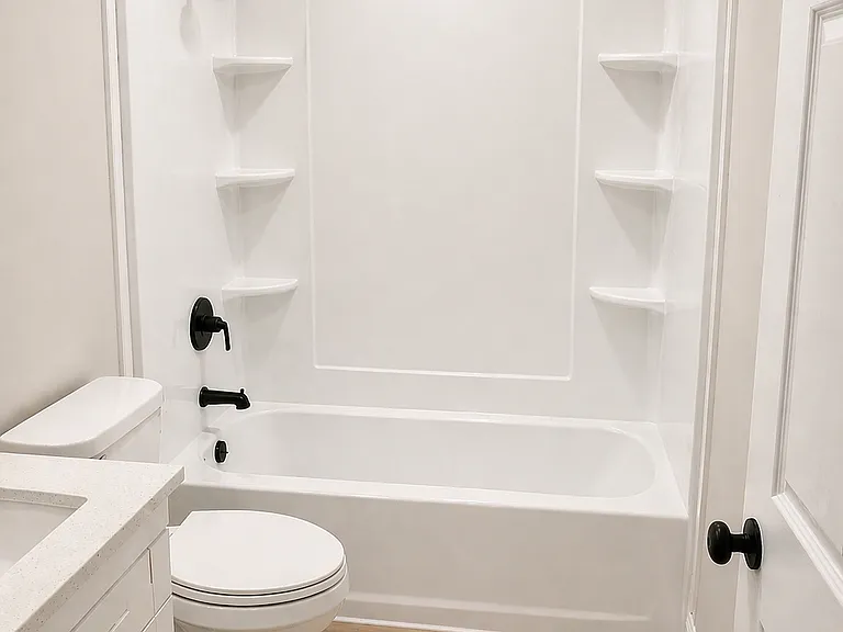 101 Fleetwood Dr #D — Photo 3