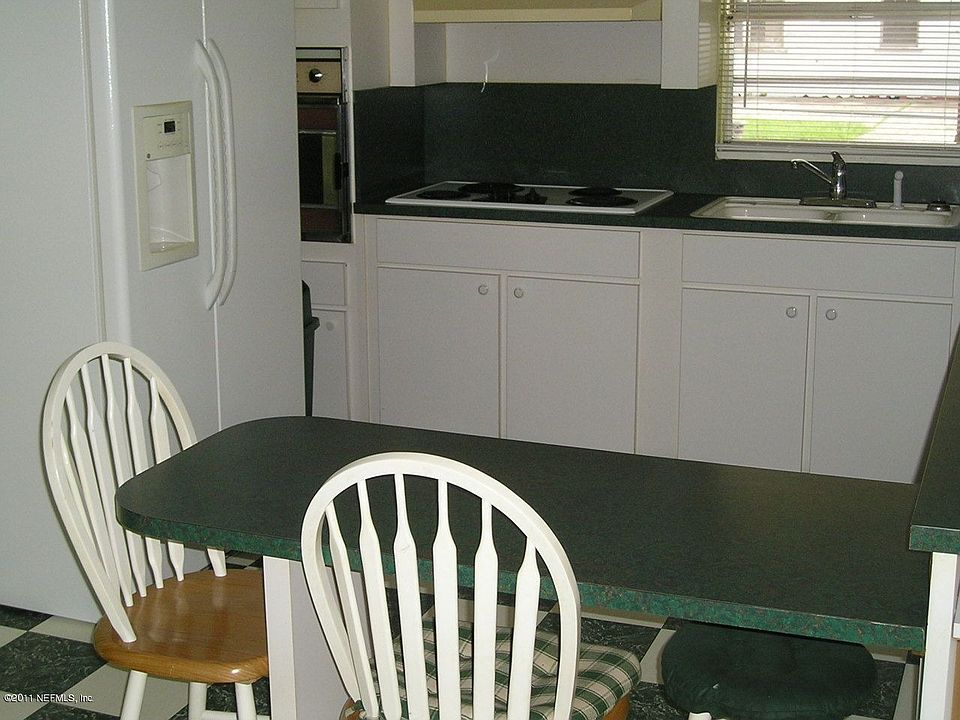 2nd image of 810 Prospect St