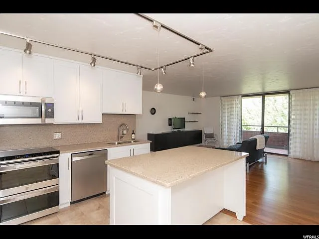 2 bed, 1175 sqft, $1,945 — Photo 2