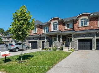 28 Cupples Farm Ln #TOWNHOUSE, East Gwillimbury, ON L0G1M0