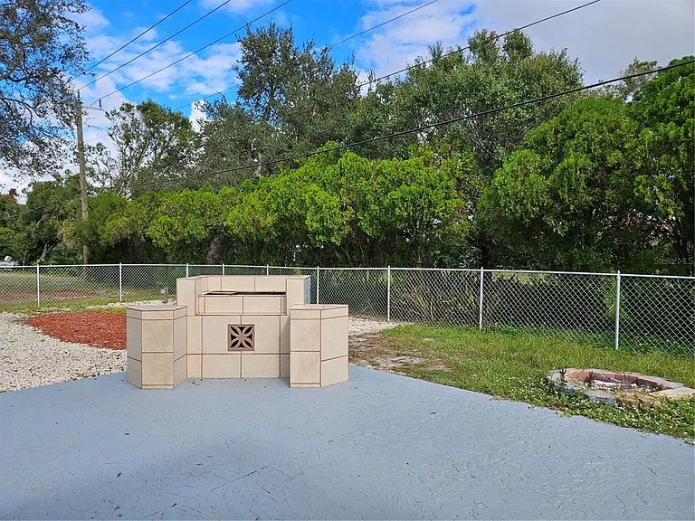 272 Malvern Dr — Photo 29