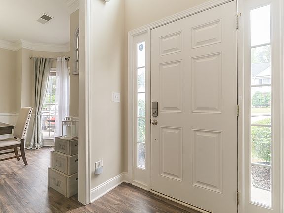 5th image of 609 Montview Ct SW