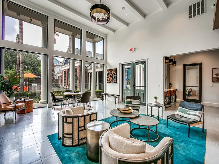 Aventura on Briar Forest — Photo 27