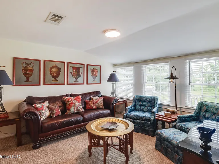 777 Watkins Ave — Photo 9