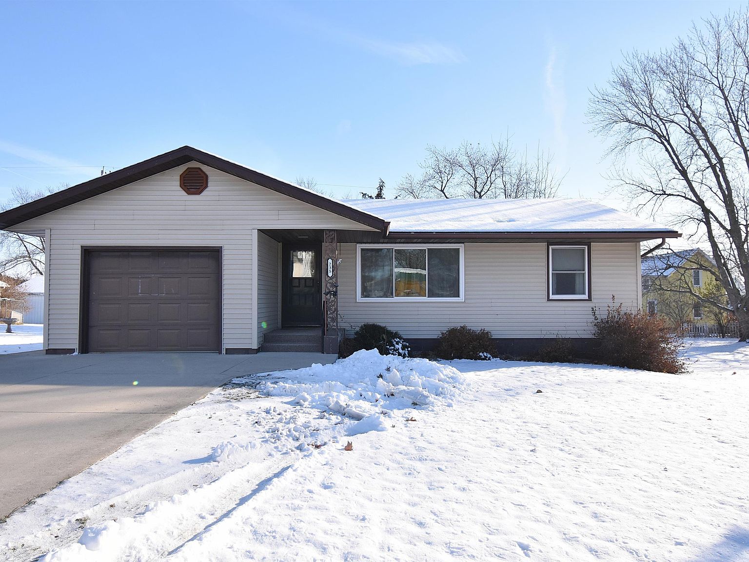 235 1st St N, Winthrop, IA 50682 Zillow