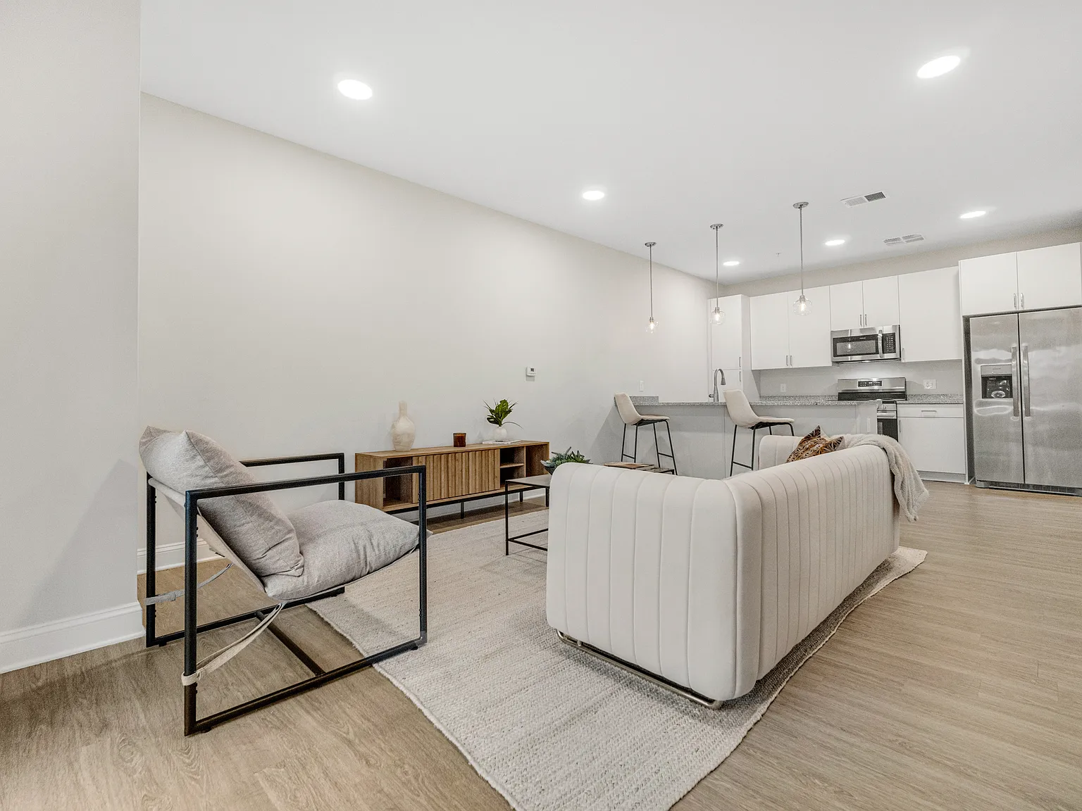 Park Lamont Apartments & Townhomes — Photo 3