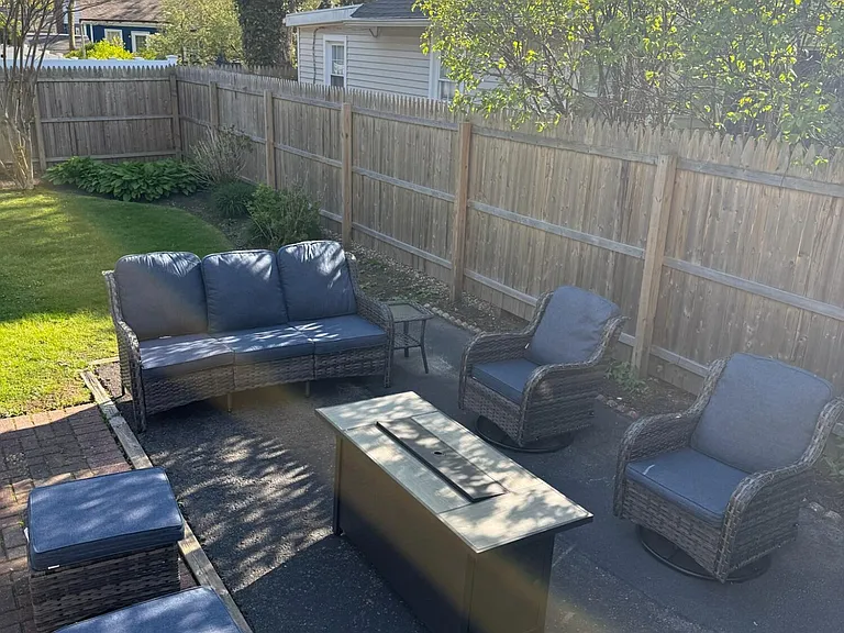 561 Monmouth Ave — Photo 31