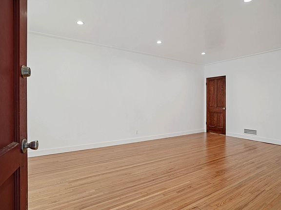 2nd image of 644 S Dunsmuir Ave #644