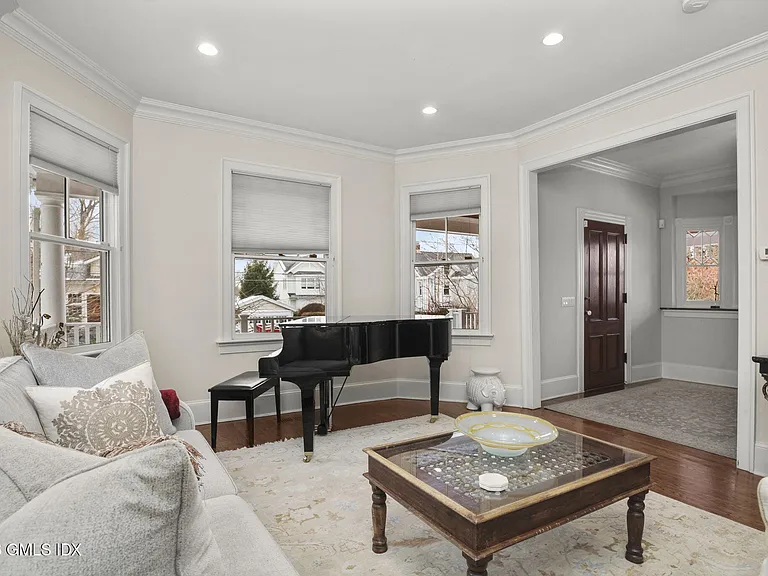 8 Highview Ave — Photo 3