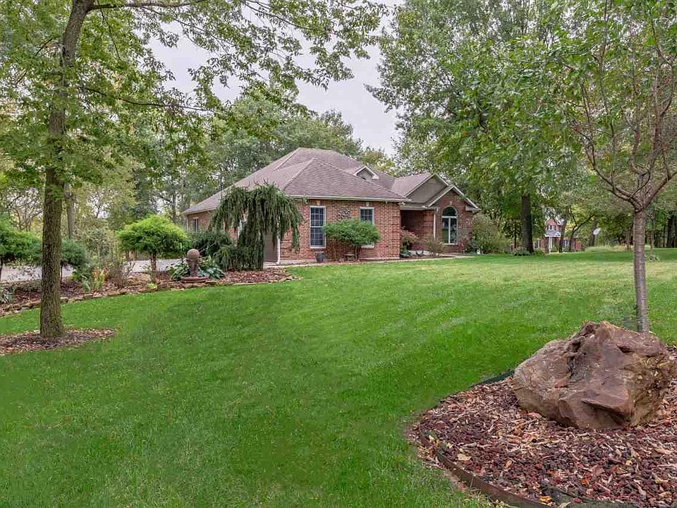 2nd image of 1495 Shady Ln