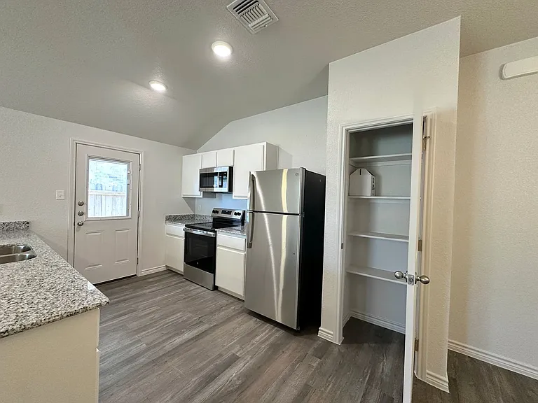 218 B Dolphin — Photo 8