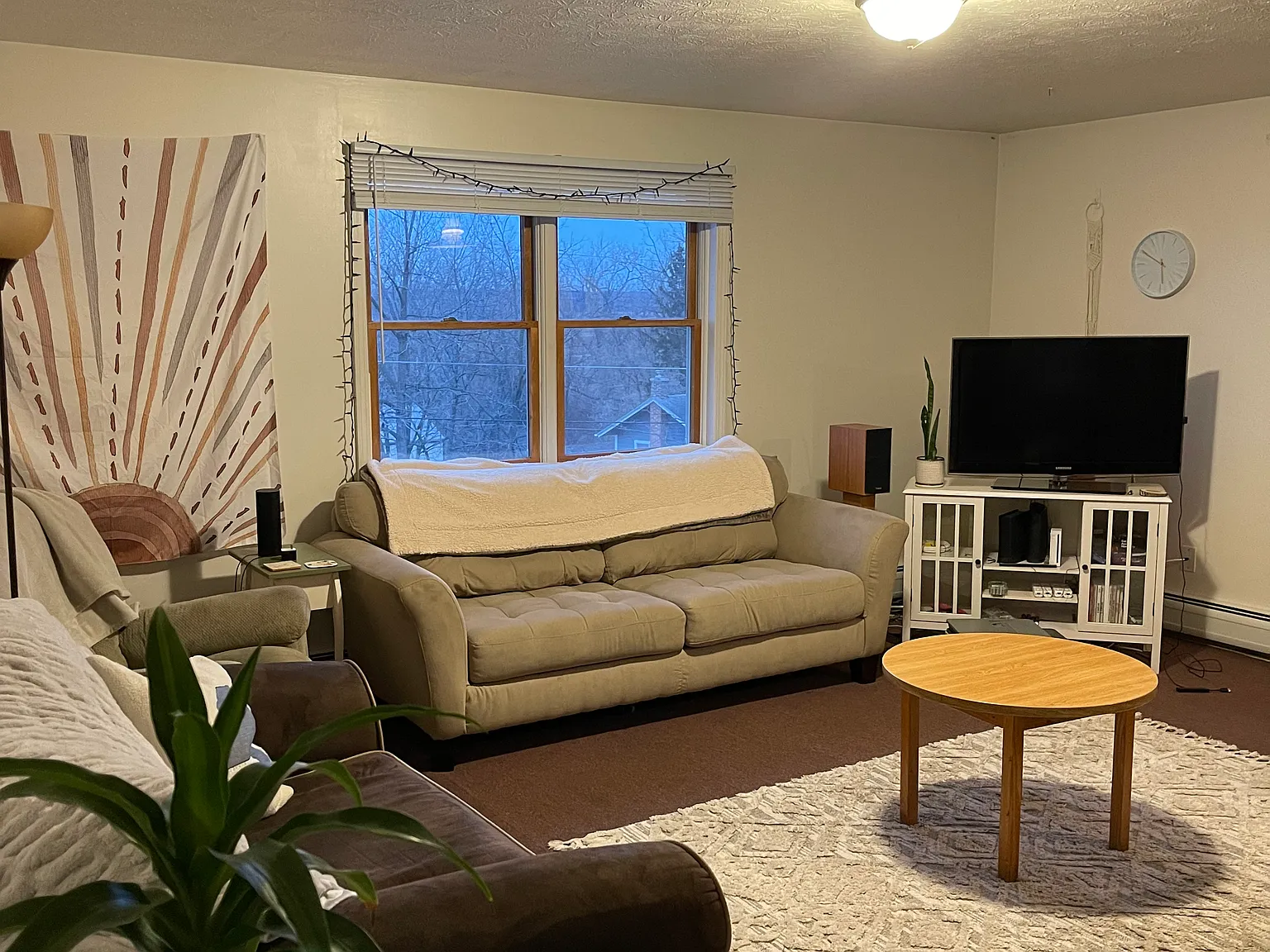 118 Riverside Dr — Photo 2