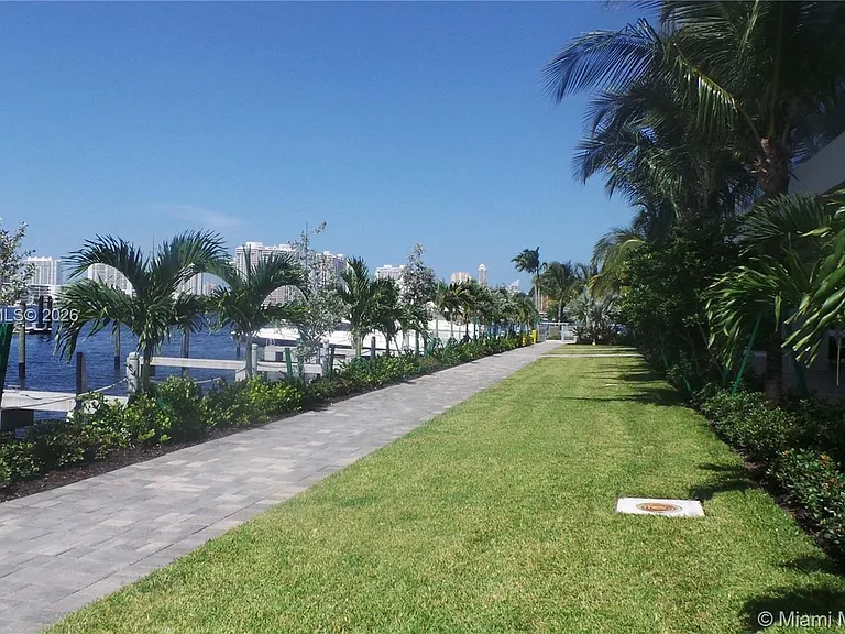 17111 N Biscayne Blvd #1703 — Photo 49