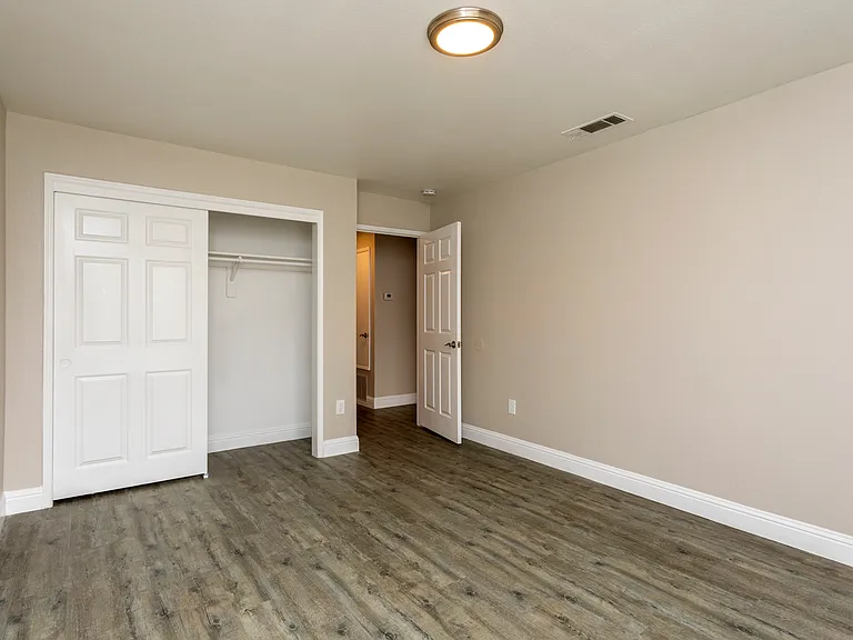 Ascent Townhome Apartments — Photo 47