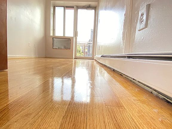 2nd image of 10 Goodwin Pl #4HH