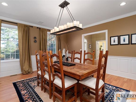 5th image of 213 Cranbury Neck Rd