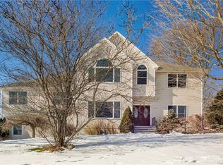 9 Farmor Ln, Carmel, NY 10512