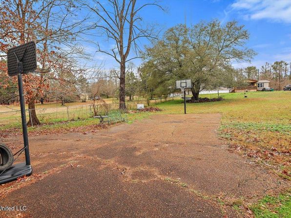 2344 Thigpen Rd, Raymond, MS 39154