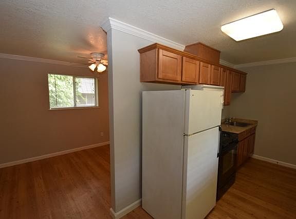 2nd image of 111 6th St APT 7