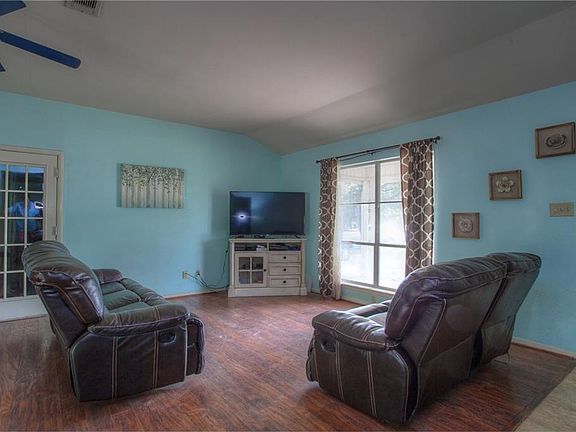 5th image of 309 Breezy Ln