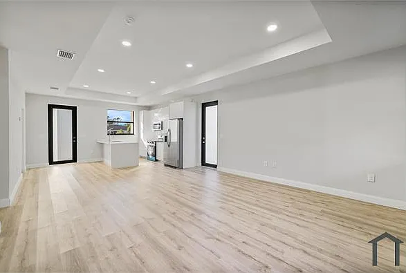 751 Clancy St E — Photo 9