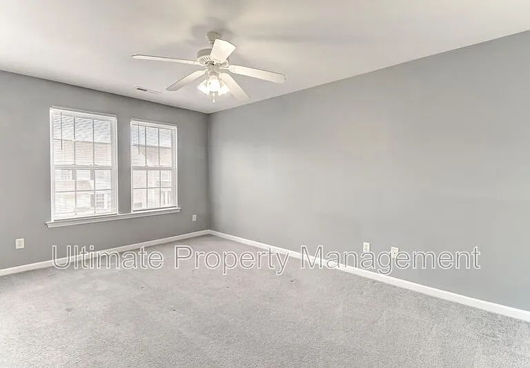 502 Shortfin Dr — Photo 10