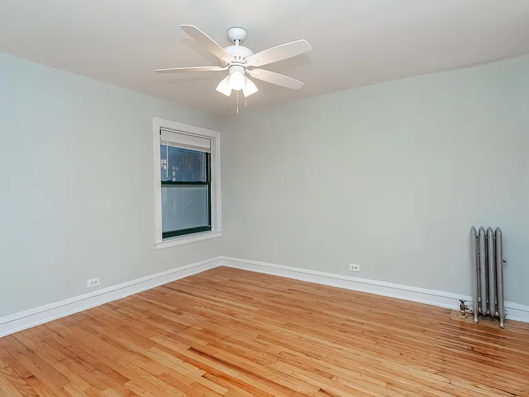 6901-17 S. Paxton/2211-17 E 69th St. — Photo 8