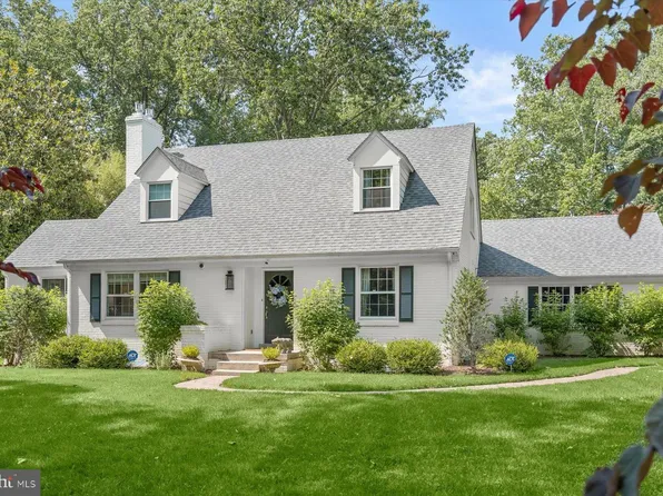 8436 Burning Tree Rd, Bethesda, MD 20817