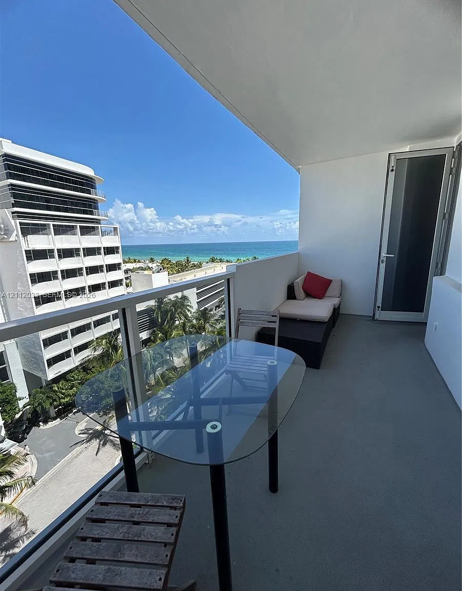 The Decoplage Condo — Photo 2