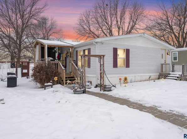 5809 W Wren Pl, Sioux Falls, SD 57107