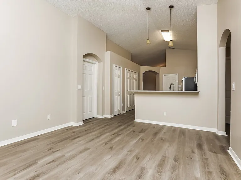 130 Kinney Ct — Photo 4