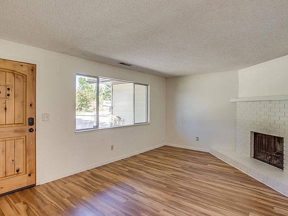 3rd image of 141 20th St NE