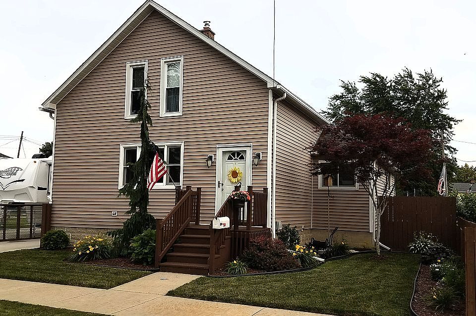1st image of 204 E Jeanette St