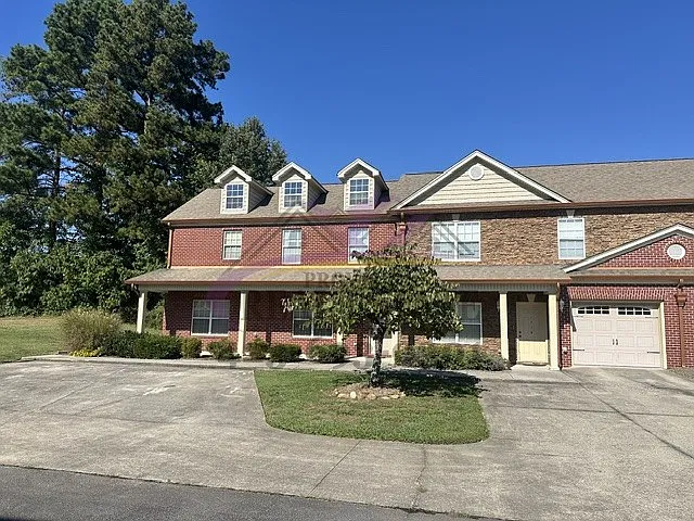 Beautiful 3BD/2BA Townhouse — Photo 1
