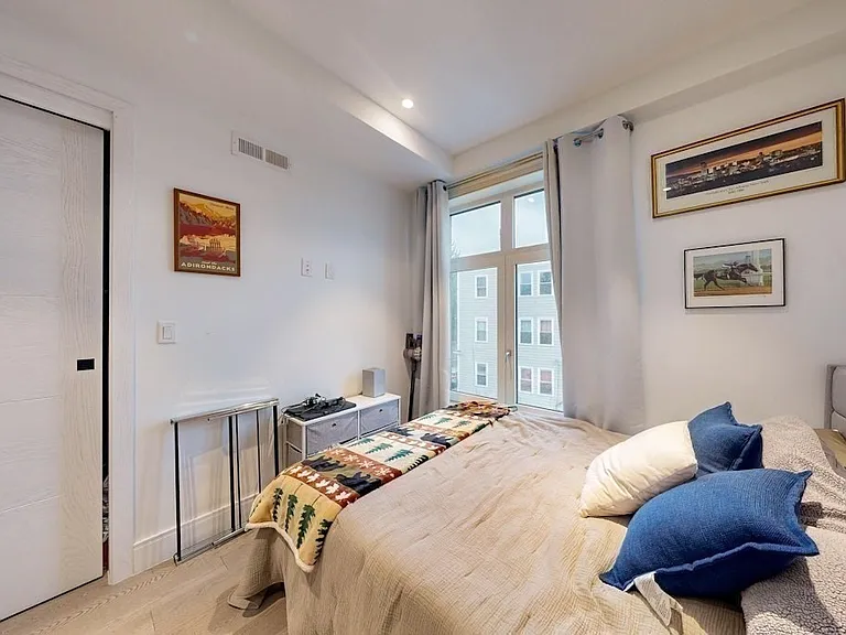 69 Walnut St #6 — Photo 12